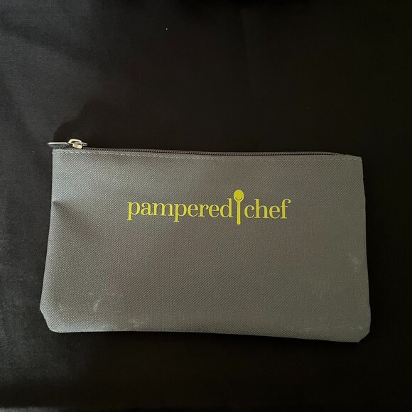 Pampered Chef Consultants Tote Set- with Large Tote,Tablecloth, Money Pouch, Bag - Picture 5 of 5